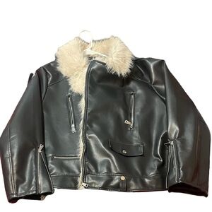 Chic Black Leather Jacket with Cream Fur Collar
